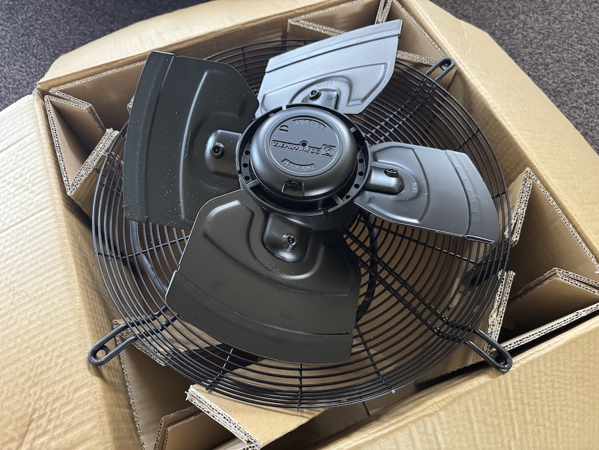 IMG_5985-Ziehl-Abegg, FB042-VDW.4Y.A4P. 1 vent.jpg